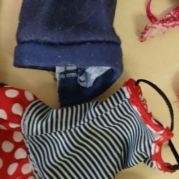 Assorted Monster High clothing and accessories - Picture 3 of 14